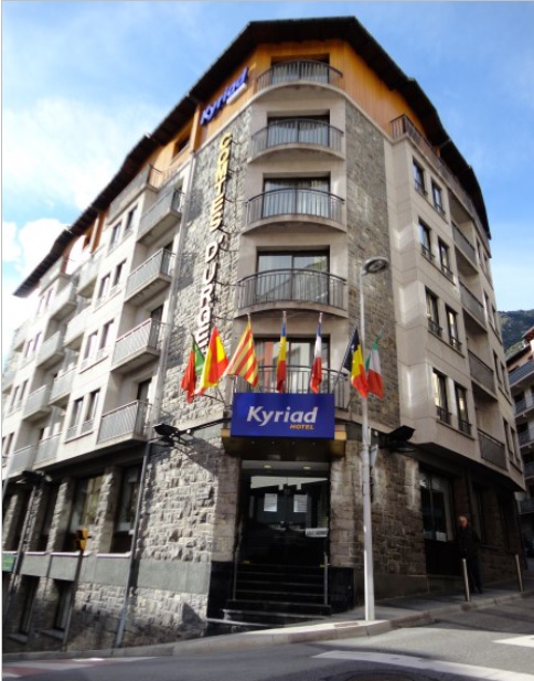 Entrada Kyriad Comtes d'Urgell 3*