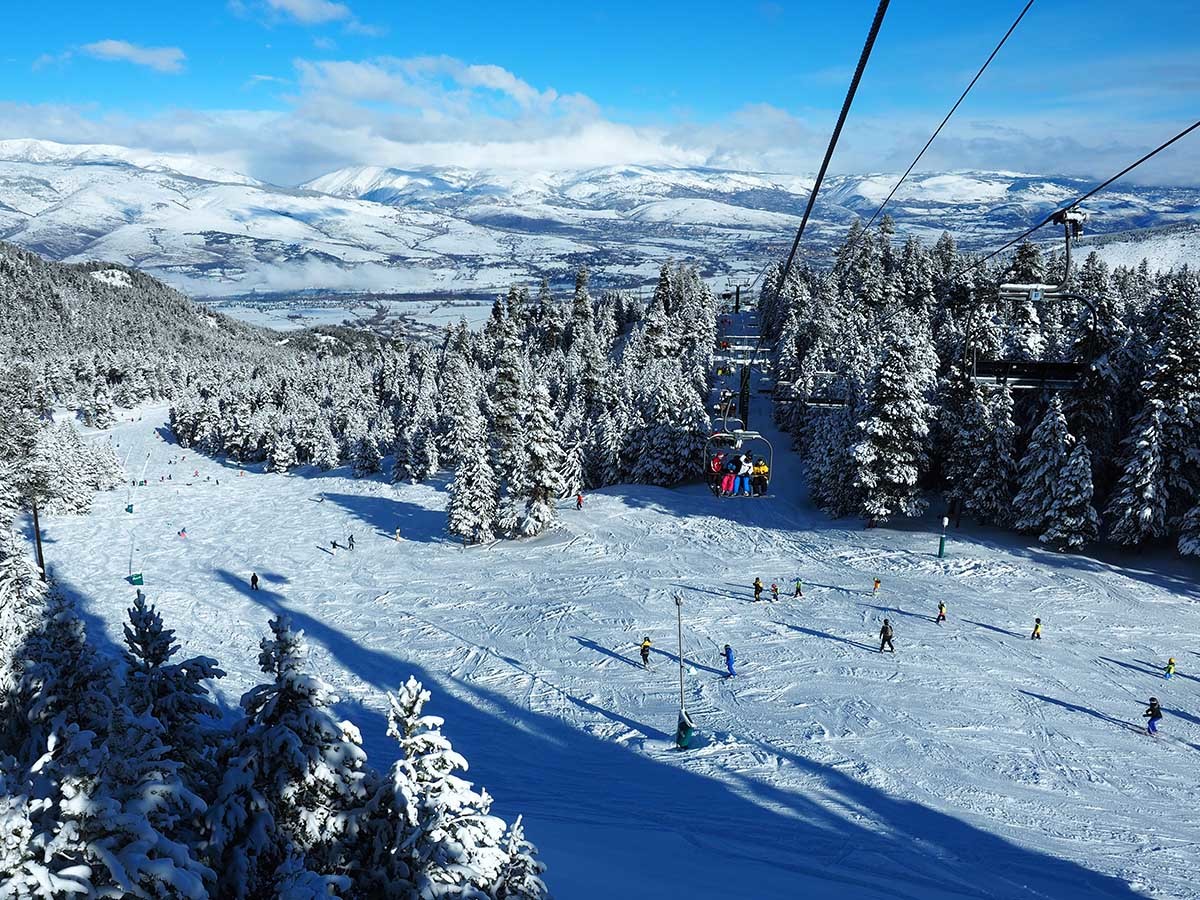 Si accumula 2 metri di neve a Masella