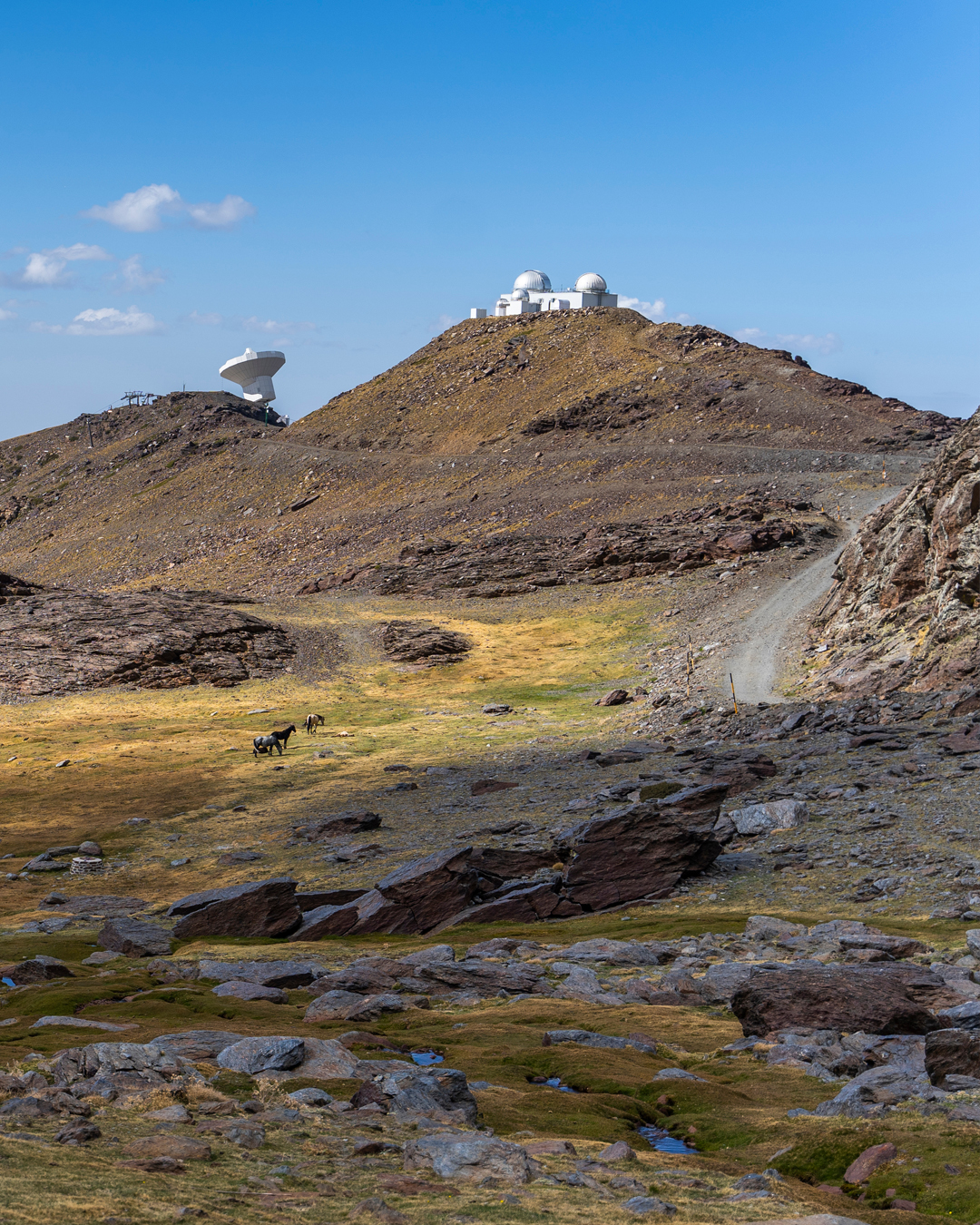  Vistas con el observatorio en Sierra Nevada