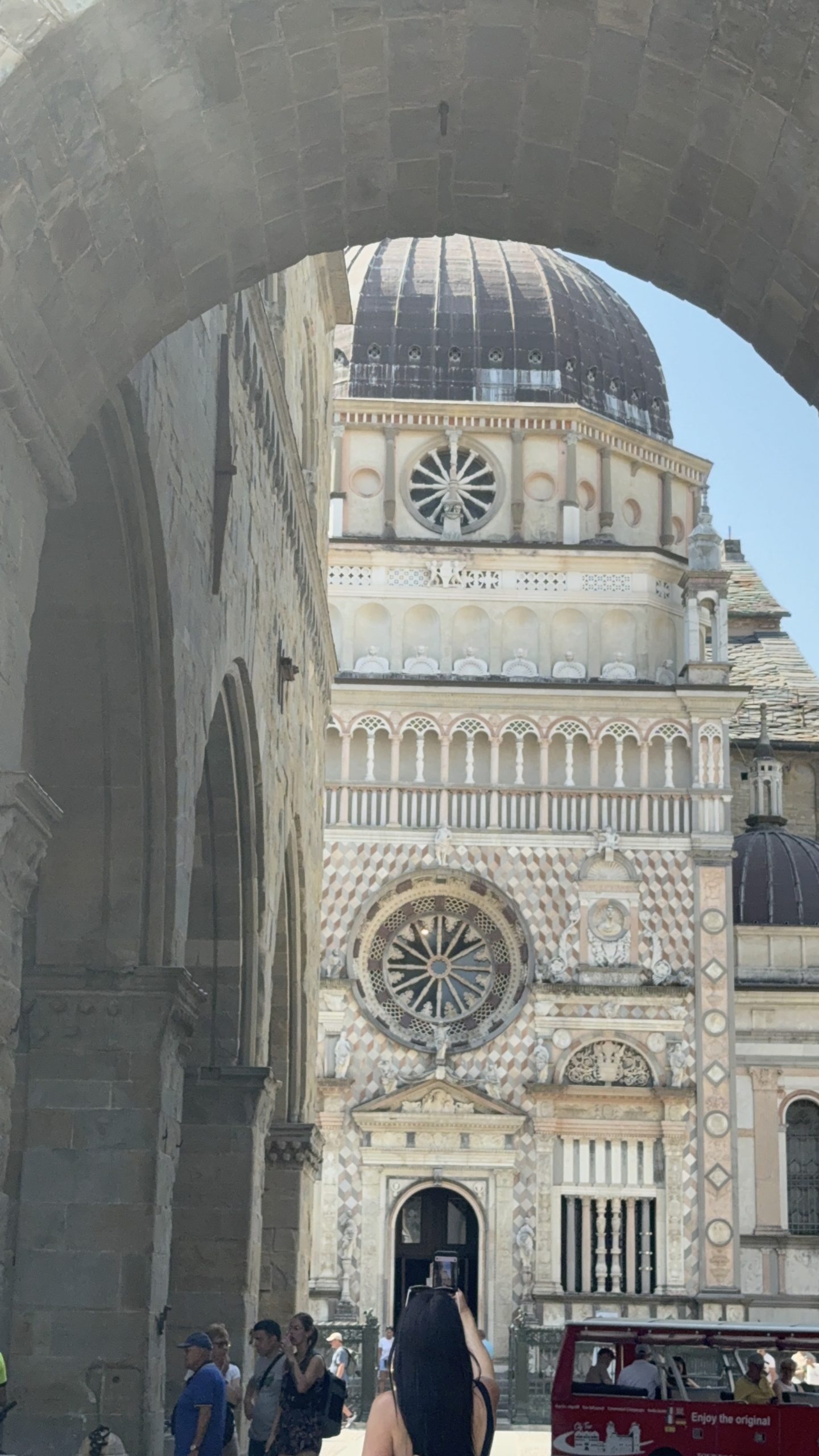 Fachada de la Cappella Colleoni en Bérgamo