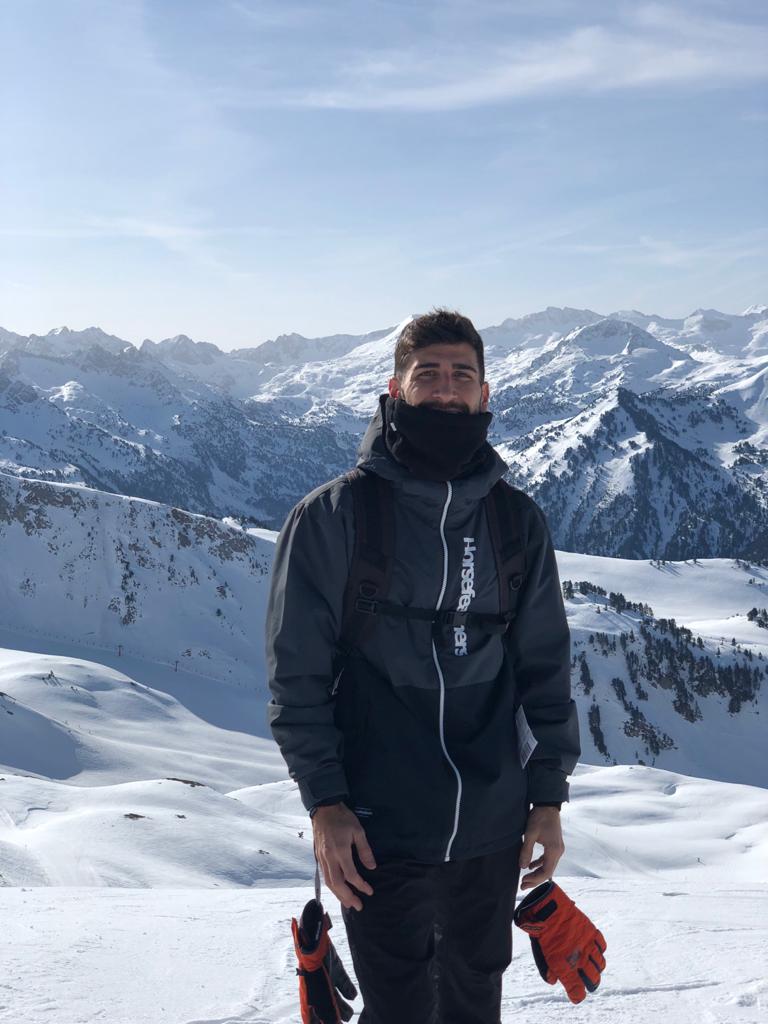 Pol, nuestro experto de nieve en Sierra Nevada.